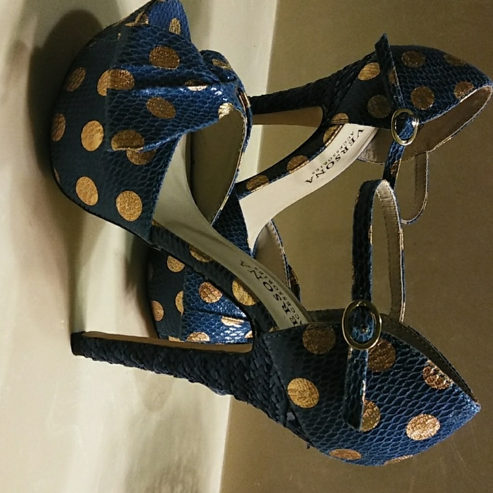 Heels - Picture 2 of 4